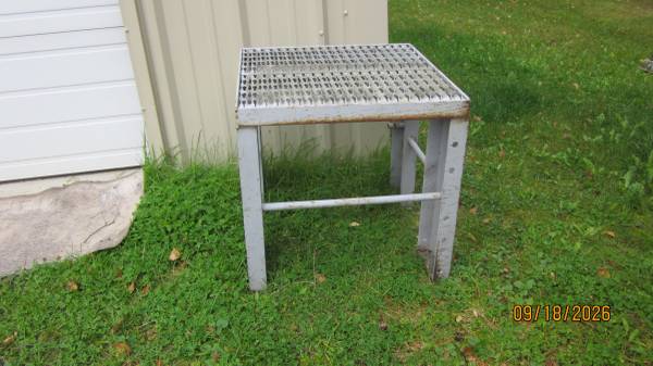"Sit-down" Welding Arc Bench 1