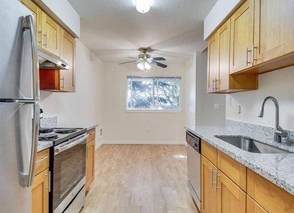 $1,649 / 2br - Upscale Vaulted Ceilings in Upstairs Units + Two Bedroom in Aloha (Beaverton / Aloha)63999315766659121