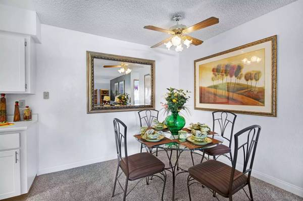 $1,750 / 3br - 1109ft2 - Fabulous 1109 sq ft 3 bed / 2 bath, great spot near public transport (Las Vegas)63907026622082124