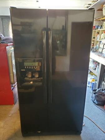 Refridgerator (looks almost new) 1