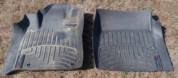 Weather Tech  /  Front floor mats / Toyota Tundra 1