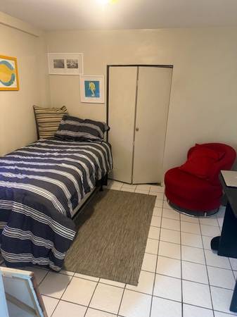 $750 / 3br - ROOM MID SIZE IN THE COVE (Cathedral City)63686227172609121