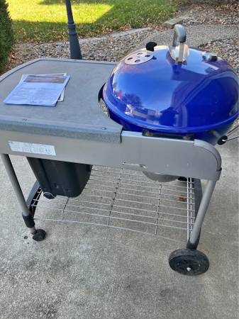 Weber Performer Deluxe Grill 1