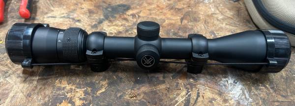 Vortex Diamondback 4-12x40 scope with rings. new out of box 1