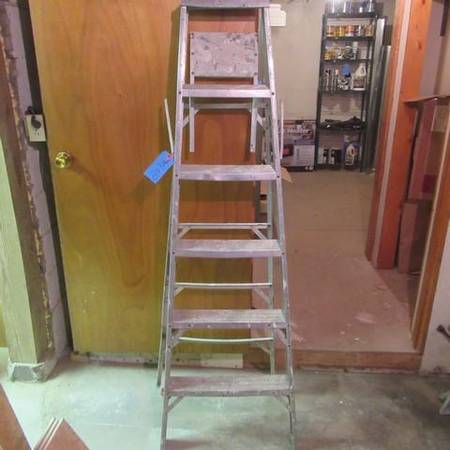 Step Ladders Alum and Fiberglass 1
