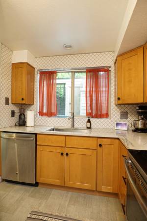 $3,495 / 2br - 1124ft2 - Live in Style Fully Renovated 2 Bedroom and 1-3/4 Bathroom Condo (Seattle)63659466349699122