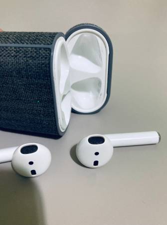 Apple AirPods 2.ª generación - $120 (Midwood, Brooklyn)63470649316737122