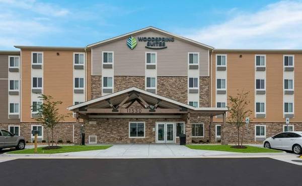 $1,595 / 1br - Fitness Center, Cable/Satellite TV, Accessible Room (11530 Lakeridge Pkwy, Ashland, VA)64027113576835120