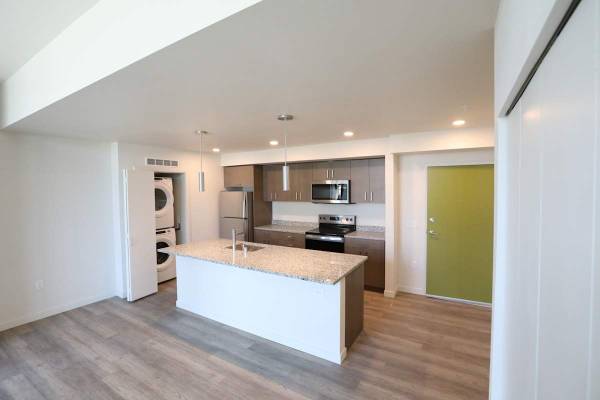 $1,685 / 2br - 752ft2 - Spacious Apartments, Top Amenities, and a Prime Location (27606 Pacific Hwy S, Federal Way, WA)63811636067329123