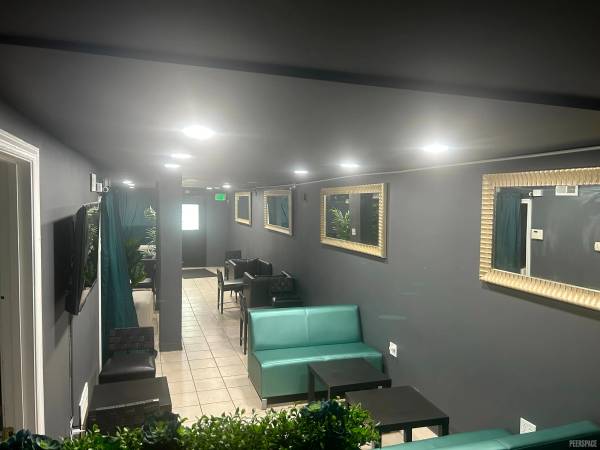 $1,950 / 1000ft2 - Retail commercial space available now! (Mount Vernon)63694409936897123