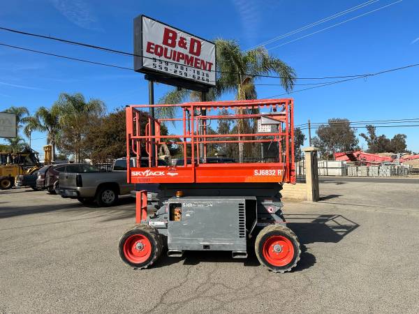 2015 SkyJack SJ6832RT Rough Terrain 32' Scissor Lift 1