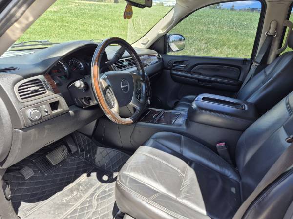 Yukon xl - $6,500 (Colorado Springs)63612075168643124