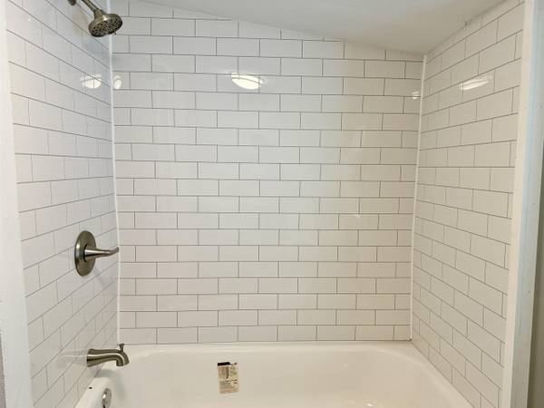 $700 / 1br - 1100ft2 - Cabaña recién renovada (Florence)63910319881218124