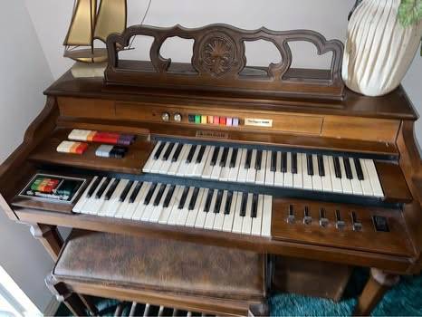 Kimball swinger 600 organ 1