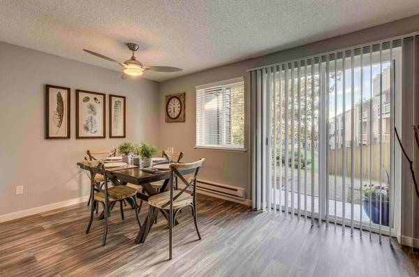 $1,745 / 2br - 871ft2 - Wood Burning Fireplace, Open Floor Plans, Dog park, Swimming Pool (Federal Way)63808131319425123