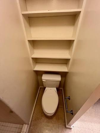 $1,450 / 400ft2 - Available Studio at the Holiday Manor (Ala Moana)63686710160259124