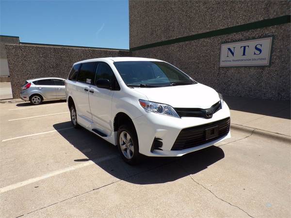 2020 TOYOTA SIENNA HANDICAPPED WHEELCHAIR MOBILITY MANUAL RAMP VAN - $42,500 (Irving, TX)63438947883011122