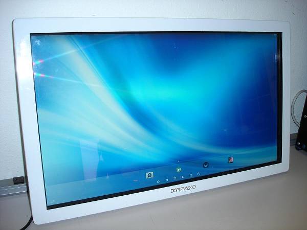 32" Displays2Go Touchscreen All-In-One Computer - Android OS - 32" Tab 1