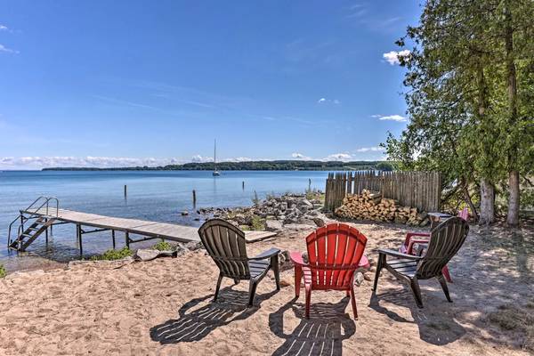 $900 / 1br - COTTAGE ON THE BAY FOR RENT- CEDARWOOD COTTAGE (SUTTONS BAY)64037723520129120