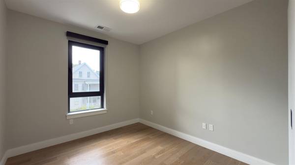 $3,100 / 1br - 700ft2 - Somerville/Spring Hill - New Modern Apts - Roof Deck -Gym - Garage Pkg (Somerville \ Spring Hill \ Porter Sq.)63824666877313124