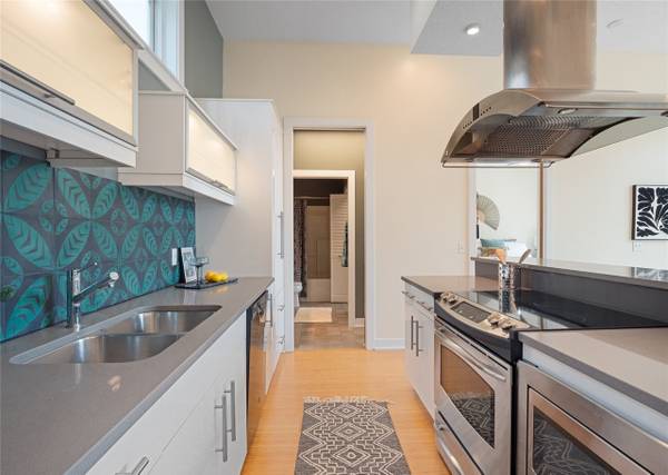 $650 / 1br - 760ft2 - Modern 1-Bed Condo with Historic Charm & Private Balcony (Des Moines, IA)63679458621955123