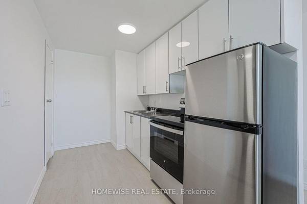 STUNNING BACHELOR AMAZING LOCATION PARKING INCLD 2