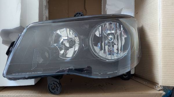Left (driver side) headlight for Dodge Grand Caravan 2011-2020, for Chrysler Tow 1