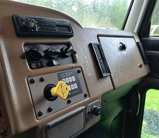 2005 Peterbilt Box Truck ( 335 ) C-7 Caterpillar Diesel ( 198,000 ) - $21,000 (Chehalis)63623079179009122