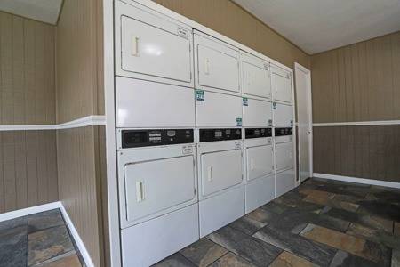 $1,525 / 2br - 960ft2 - Walk-in Closet, Playground, Central Air and Heating (5875 Mountain Valley Ln, Dallas, TX)63846411039233124
