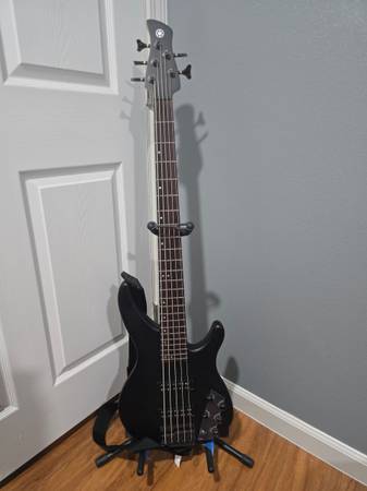 Yamaha 5 string bass 1