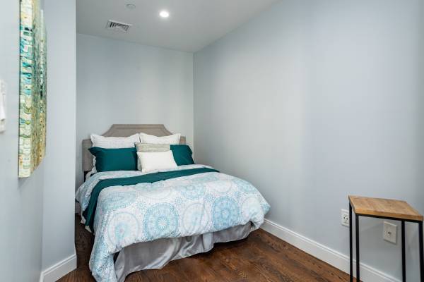 $3,200 / 3br - 2 Bedroom in East Boston & Move-In Incentives (East Boston)63863244737411120