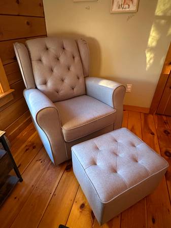 Delta Children Emerson Glider/Swivel/Rocker Chair & ottoman 1