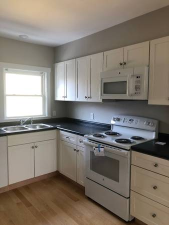 $1,950 / 3br - Bright & Sunny 3 Bedroom - Includes Heat!63784617338627121