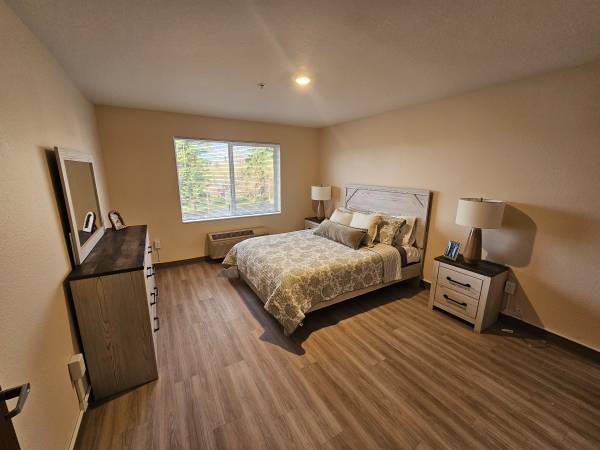 FESTIVE & BRIGHT ❄️☀️ — 1BR LIVING AT WOODLAND FLATS! 1