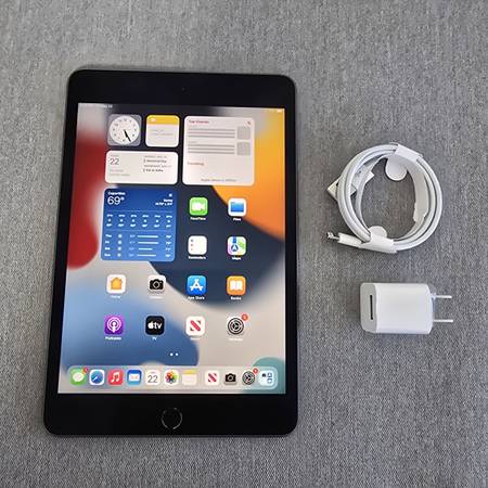 Apple iPad Mini 5th Gen - UNLOCKED - Like New 1