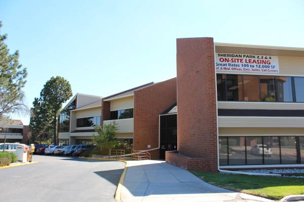 Executive Suite with free internet in Westminster 1