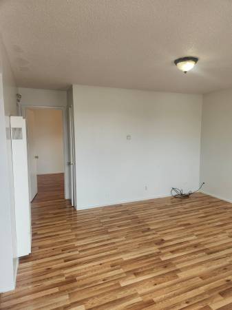 Top floor, 2-br, parking space included 1