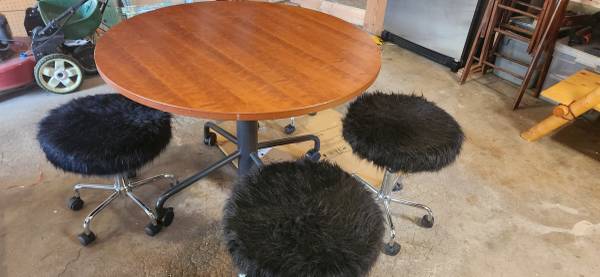 4 Adjustable Black Stools & Table 1