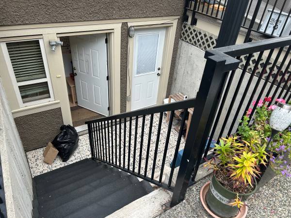 Shared 1 Bedroom Private Bathroom 1