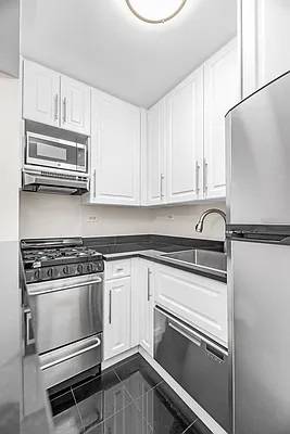$3,450 Renovated Beautiful Studio w/ Elevator & Laundry - West 16th & 7th Ave (West Village)63816625259523123