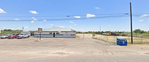 $3,000/mo / 3300ft2 - OFFICE WITH YARD FOR LEASE 1