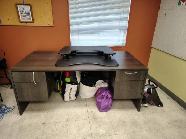 Stand up lift for computer 1