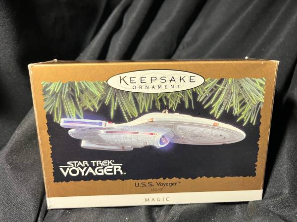 🖖 Hallmark Keepsake Star Trek U.S.S. Voyager Magic Christmas