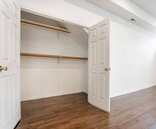 $3,399 / 4br - ¡Vive en la frontera de Logan Square/Bucktown! (Logan Square)63898734000386124