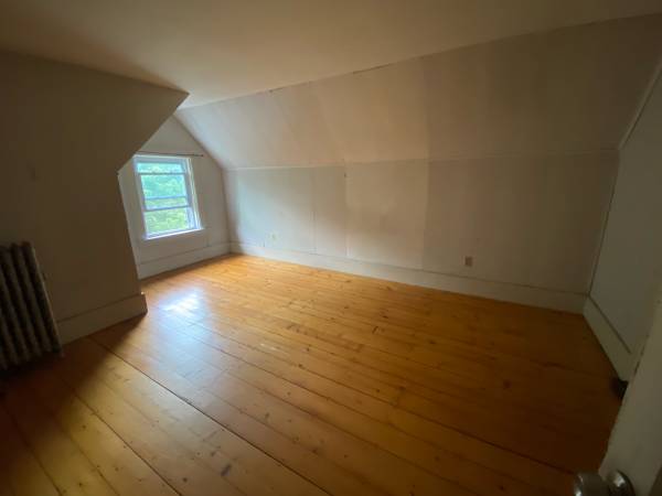 $725 / 4br - bedrooms available near downtown keene and keene state all utilities included (Keene)63932056482435124