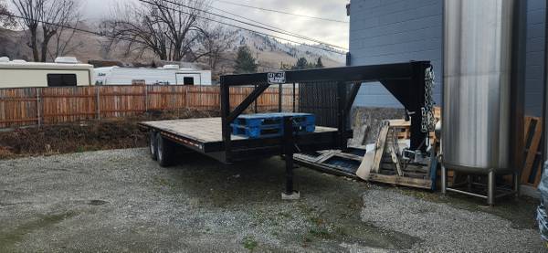 Gooseneck deckover trailer 1