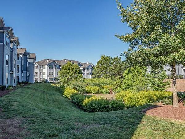 $1,840 / 3br - 1410ft2 - Cafe Lounge with Coffee Bar, Billiards Table, and Shuffleboard63685979114499120