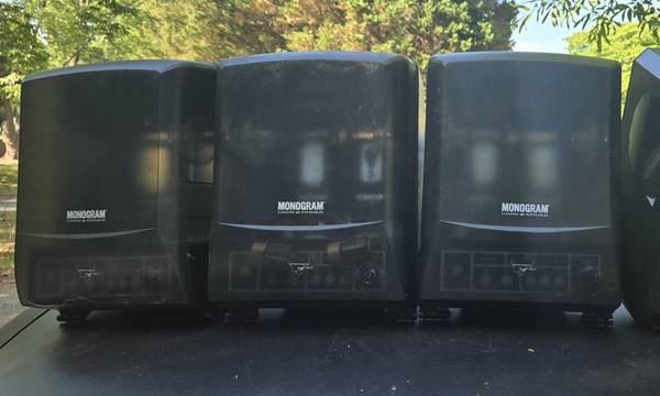3 Monogram Automatic Hands-Free Paper Towel Dispenser 1