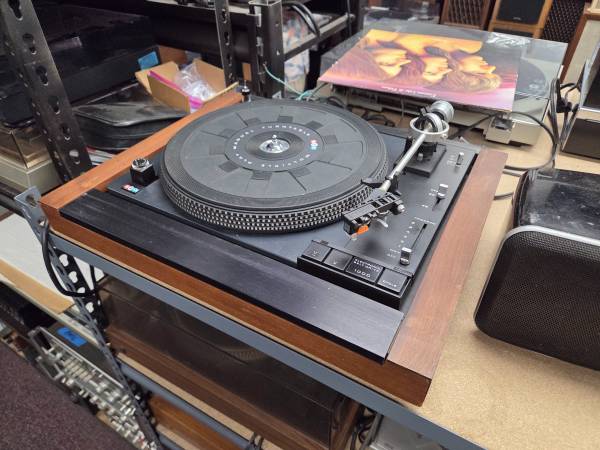 BIC 1000 Turntable with Audio-Technica Cartridge 1