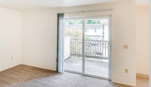 $1,550 / 2br - Full-size Washer/Dryer, Playground - $1700 in SAVINGS | 2 Bed (Glenfair)63956787386115124
